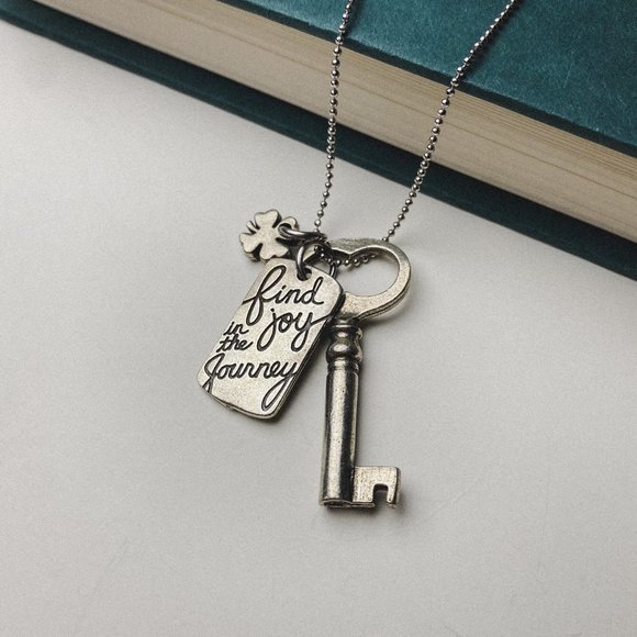 Origami Owl Find Joy in the Journey Quote Key Clover Silver Charm Chain Necklace - Picture 1 of 12